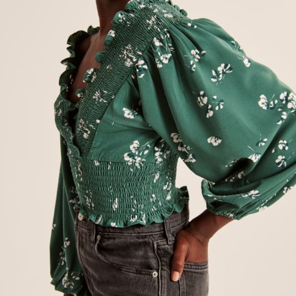 Abercrombie & Fitch  long sleeve Smocked wrap top - Picture 3 of 11